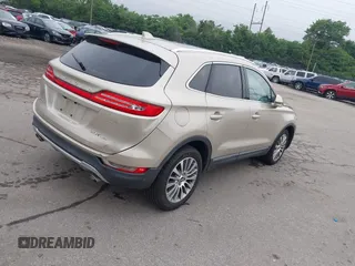 2017 Lincoln MKC Reserve z VIN 5LMCJ3D93HUL57805, wystawiony jako IAAI lot #42425633 z przebiegiem 40 010 mil mil oraz . Historia ofert i sprzedaży dostępna na DreamBid. Obrazek 4.