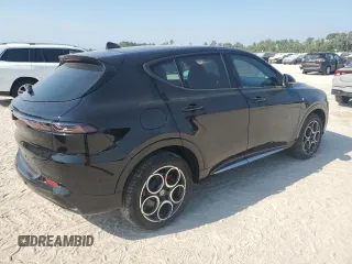 2024 Alfa Romeo Tonale Ti z VIN ZASPATCW4R3046069, wystawiony jako Copart lot #66606024 z przebiegiem 3330 mil mil oraz Nie do naprawy. Historia ofert i sprzedaży dostępna na DreamBid. Obrazek 3.