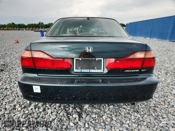 1998 Honda Accord EX z VIN 1HGCG6674WA072968, wystawiony jako Copart lot #58335875 z przebiegiem 85 743 mil mil oraz Szkoda całkowita • Salvage title. Historia ofert i sprzedaży dostępna na DreamBid. Obrazek 6.