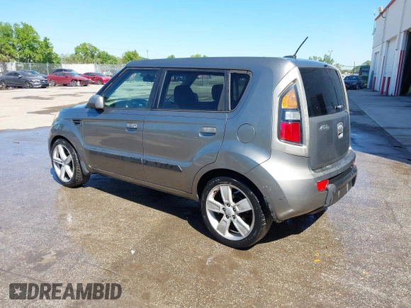 2010 Kia Soul + with VIN KNDJT2A29A7028640, listed as a IAAI auction lot 41820532 with 303,975 mi miles. Bid and sale history available at carsss.com. Image 3.