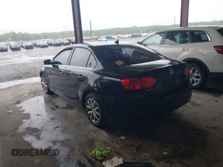 2013 Volkswagen Jetta SE z VIN 3VWDP7AJXDM353228, wystawiony jako IAAI lot #42364744 z przebiegiem 132 672 mil mil oraz . Historia ofert i sprzedaży dostępna na DreamBid. Obrazek 3.