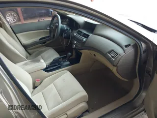 2009 Honda Accord LX-P z VIN 1HGCP26469A179717, wystawiony jako IAAI lot #42038934 z przebiegiem 133 110 mil mil oraz . Historia ofert i sprzedaży dostępna na DreamBid. Obrazek 5.
