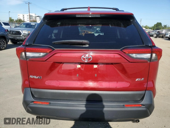 2023 Toyota RAV4 XLE z VIN JTMW1RFV0PD100231, wystawiony jako Copart lot #64131415 z przebiegiem 8 452 mil mil oraz Szkoda całkowita • Salvage title. Historia ofert i sprzedaży dostępna na DreamBid. Obrazek 6.
