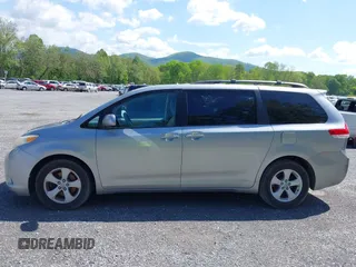 2011 Toyota Sienna LE AAS with VIN 5TDKK3DC2BS175598, listed as a IAAI auction lot 42186153 with 169,267 mi miles. Bid and sale history available at carsss.com. Image 15.