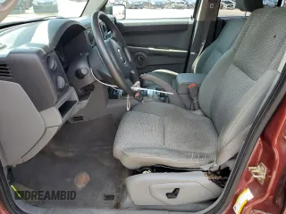 2007 Jeep Commander Sport z VIN 1J8HG48K27C527423, wystawiony jako Copart lot #63448765 z przebiegiem 212 856 mil mil oraz Szkoda całkowita • Salvage title. Historia ofert i sprzedaży dostępna na DreamBid. Obrazek 7.
