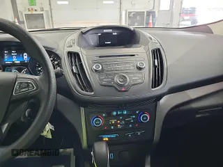 2018 Ford Escape SE z VIN 1FMCU9GD4JUA76194, wystawiony jako IAAI lot #42421138 z przebiegiem 47 896 mil mil oraz . Historia ofert i sprzedaży dostępna na DreamBid. Obrazek 20.