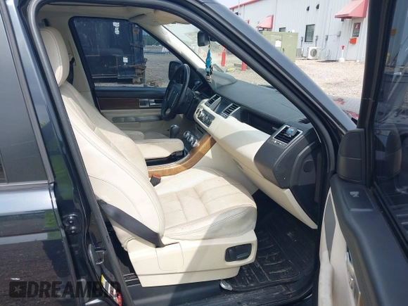 2011 Land Rover Range Rover Sport SC z VIN SALSH2E4XBA715107, wystawiony jako IAAI lot #42298872 z przebiegiem 91 010 mil mil oraz . Historia ofert i sprzedaży dostępna na DreamBid. Obrazek 5.
