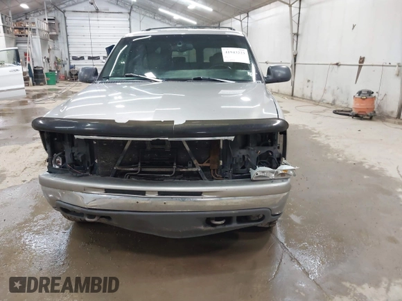 2000 Chevrolet Suburban LT with VIN 3GNFK16T9YG130739, listed as a IAAI auction lot 41943223 with 300,952 mi miles. Bid and sale history available at carsss.com. Image 6.