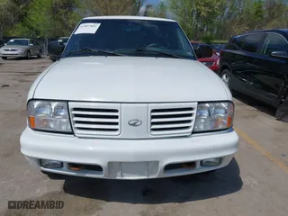 2001 Oldsmobile Bravada with VIN 1GHDT13W612113305, listed as a IAAI auction lot 42007883 with 117,627 mi miles. Bid and sale history available at carsss.com. Image 6.