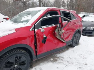 2019 Mitsubishi Eclipse Cross LE z VIN JA4AT4AA0KZ027895, wystawiony jako IAAI lot #41300266 z przebiegiem 87 993 mil mil oraz . Historia ofert i sprzedaży dostępna na DreamBid. Obrazek 6.