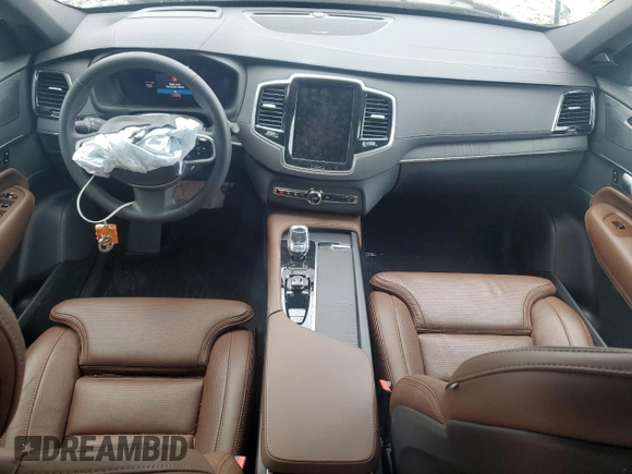 2024 Volvo XC90 Ultimate Bright Theme z VIN YV4H60CF8R1159757, wystawiony jako Copart lot #72123454 z przebiegiem Nie podano mil oraz Szkoda całkowita • Salvage title. Historia ofert i sprzedaży dostępna na DreamBid. Obrazek 8.