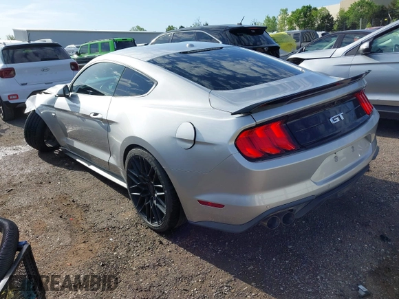 2018 Ford Mustang GT z VIN 1FA6P8CF4J5182655, wystawiony jako IAAI lot #42084037 z przebiegiem 57 987 mil mil oraz . Historia ofert i sprzedaży dostępna na DreamBid. Obrazek 3.