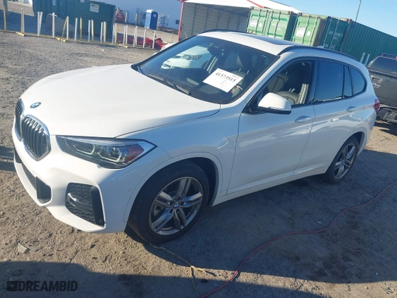2021 BMW X1 xDrive28i with VIN WBXJG9C04M5S84454, listed as a IAAI auction lot 41373515 with 45,030 mi miles. Bid and sale history available at carsss.com. Image 2.