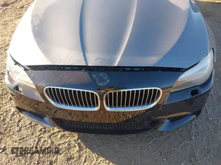 2013 BMW 5 Series 528i xDrive with VIN WBAXH5C5XDD112537, listed as a IAAI auction lot 40585977 with 999,999 mi miles. Bid and sale history available at carsss.com. Image 6.