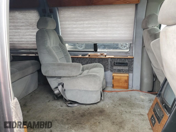 1999 Chevrolet Express z VIN 1GBFG15R9X1089305, wystawiony jako Copart lot #51810075 z przebiegiem 130 441 mil mil oraz Szkoda całkowita • Salvage title. Historia ofert i sprzedaży dostępna na DreamBid. Obrazek 11.