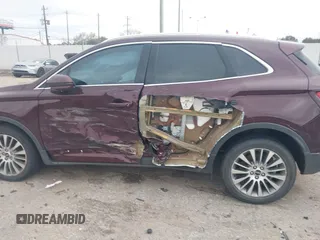 2017 Lincoln MKC Reserve z VIN 5LMCJ3C90HUL72098, wystawiony jako IAAI lot #41300727 z przebiegiem 74 507 mil mil oraz . Historia ofert i sprzedaży dostępna na DreamBid. Obrazek 14.