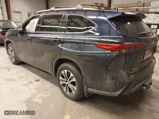 2020 Toyota Highlander XLE with VIN 5TDGZRBH3LS519783, listed as a IAAI auction lot 41366430 with 123,054 mi miles. Bid and sale history available at carsss.com. Image 3.