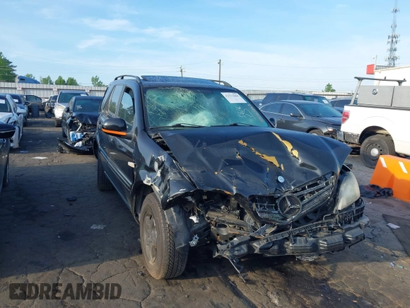 2000 Mercedes-Benz M 320/430/500 z VIN 4JGAB54E7YA155826, wystawiony jako IAAI lot #42151068 z przebiegiem 134 157 mil mil oraz . Historia ofert i sprzedaży dostępna na DreamBid. Obrazek 1.