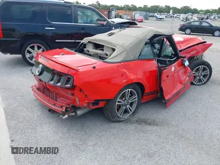 2013 Ford Mustang V6 с VIN 1ZVBP8EM9D5239745, выставлен на аукционе IAAI как лот 27432615 с пробегом Не указан миль и . История ставок и продаж доступна на DreamBid. Изображение 4.
