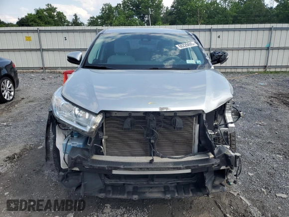 2019 Toyota Highlander LE with VIN 5TDBZRFH3KS975866, listed as a Copart auction lot 60226695 with 68,113 mi miles and Salvage title. Bid and sale history available at DreamBid. Image 5.