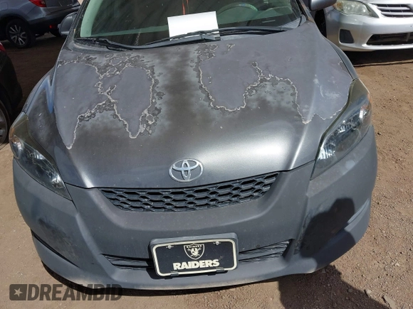 2009 Toyota Matrix z VIN 2T1KU40E29C039725, wystawiony jako IAAI lot #41682877 z przebiegiem 136 717 mil mil oraz . Historia ofert i sprzedaży dostępna na DreamBid. Obrazek 6.