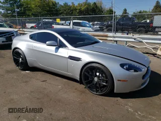 2006 Aston Martin Vantage z VIN SCFBB03B76GC02094, wystawiony jako Copart lot #69683434 z przebiegiem 26 353 mil mil oraz Szkoda całkowita • Salvage title. Historia ofert i sprzedaży dostępna na DreamBid. Obrazek 4.