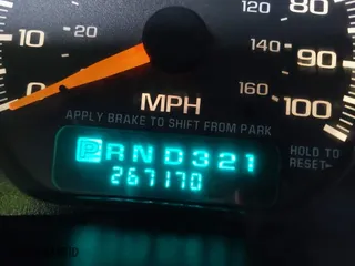 2001 Chevrolet Tahoe LT with VIN 1GNEK13T61J232455, listed as a IAAI auction lot 41208590 with 267,170 mi miles. Bid and sale history available at carsss.com. Image 15.