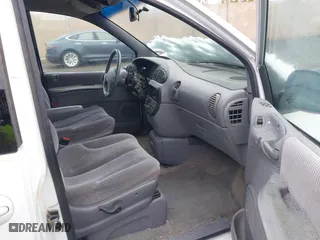 1996 Dodge Caravan LE with VIN 1B4GP54L3TB473795, listed as a IAAI auction lot 41592742 with 1 mi miles. Bid and sale history available at carsss.com. Image 5.
