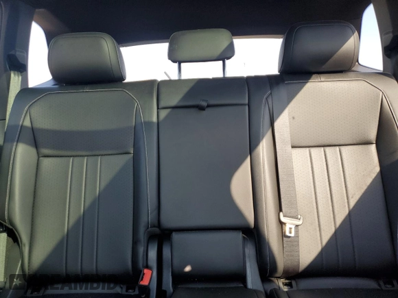 2022 Volkswagen Tiguan SE R-Line Black with VIN 3VV8B7AX8NM026420, listed as a Copart auction lot 48568125 with 21,678 mi miles and Salvage Title. Bid and sale history available at DreamBid. Image 10.