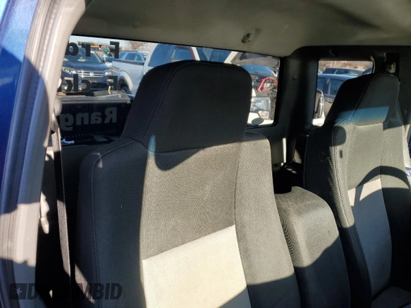 2008 Ford Ranger XL z VIN 1FTYR14U38PA92770, wystawiony jako Copart lot #44257635 z przebiegiem 151 700 mil mil oraz Szkoda całkowita • Salvage title. Historia ofert i sprzedaży dostępna na DreamBid. Obrazek 10.