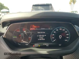 2023 Audi e-tron GT Premium Plus z VIN WAUCJBFW0P7001245, wystawiony jako Copart lot #46142435 z przebiegiem 8 352 mil mil oraz Szkoda całkowita • Salvage title. Historia ofert i sprzedaży dostępna na DreamBid. Obrazek 9.