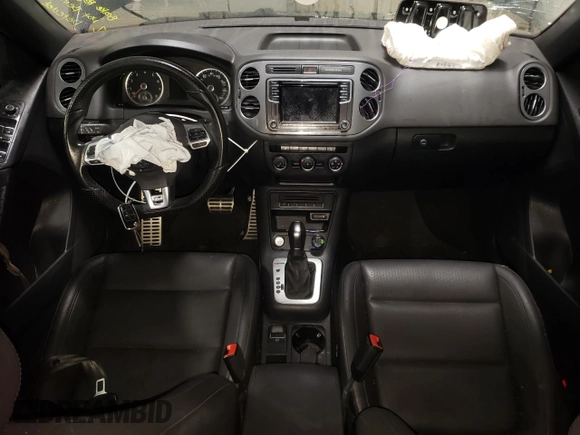 2016 Volkswagen Tiguan R-Line with VIN WVGBV7AX8GW609256, listed as a Copart auction lot 85888204 with 93,165 mi miles and Salvage Title. Bid and sale history available at DreamBid. Image 8.