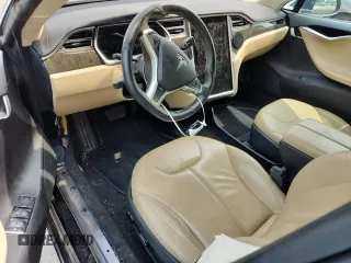 2013 Tesla Model S z VIN 5YJSA1DN6DFP08911, wystawiony jako Copart lot #60751295 z przebiegiem Nie podano mil oraz Czysty tytuł • Clean title. Historia ofert i sprzedaży dostępna na DreamBid. Obrazek 8.
