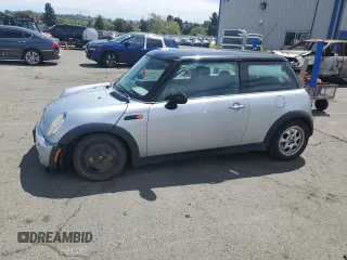2005 MINI Hardtop with VIN WMWRC33405TJ64270, listed as a Copart auction lot 52730515 with 99,702 mi miles and Salvage Title. Bid and sale history available at DreamBid. Image 1.