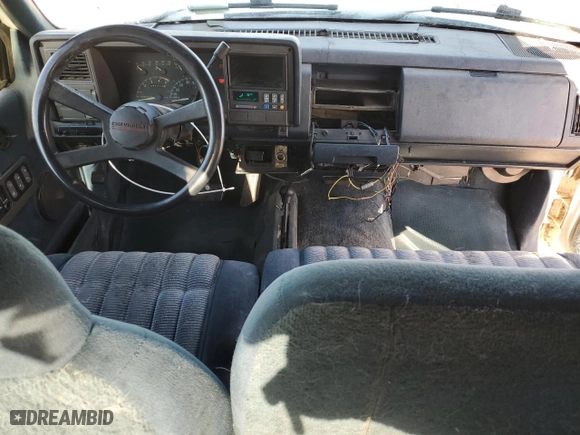 1994 Chevrolet C/K 2500 with VIN 2GCFK29K9R1129148, listed as a Copart auction lot 46867115 with 441,778 mi miles and Salvage Title. Bid and sale history available at carsss.com. Image 8.