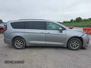 2020 Chrysler Pacifica Touring L with VIN 2C4RC1BG2LR127986, listed as a IAAI auction lot 42419518 with 107,618 mi miles and . Bid and sale history available at DreamBid. Image 13.
