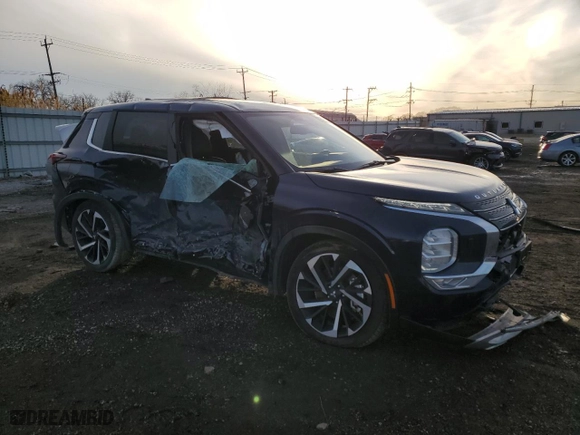 2024 Mitsubishi Outlander SE with VIN JA4J4VA83RZ073537, listed as a Copart auction lot 44711955 with 2,731 mi miles and Salvage Title. Bid and sale history available at carsss.com. Image 4.