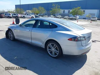 2014 Tesla Model S 60 z VIN 5YJSA1H17EFP43546, wystawiony jako IAAI lot #41896443 z przebiegiem Nie podano mil oraz . Historia ofert i sprzedaży dostępna na DreamBid. Obrazek 3.