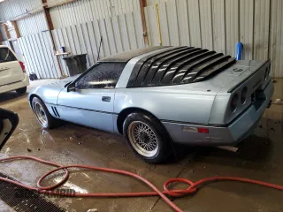 1984 Chevrolet Corvette z VIN 1G1AY0788E5113478, wystawiony jako Copart lot #60860615 z przebiegiem Nie podano mil oraz Czysty tytuł • Clean title. Historia ofert i sprzedaży dostępna na DreamBid. Obrazek 2.