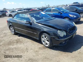 2005 Mercedes-Benz CLK 500 z VIN WDBTK75G25T045788, wystawiony jako IAAI lot #41818924 z przebiegiem 163 929 mil mil oraz . Historia ofert i sprzedaży dostępna na DreamBid. Obrazek 1.