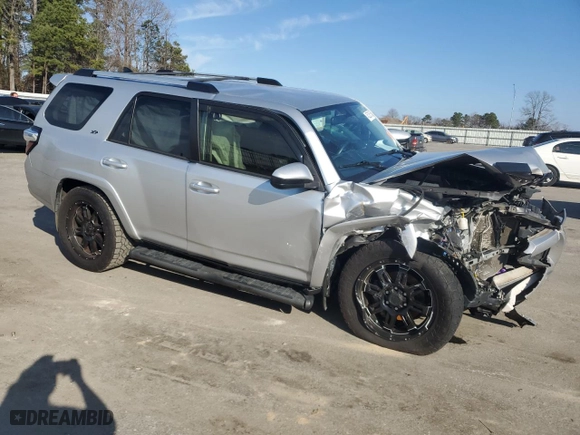 2019 Toyota 4Runner SR5 with VIN JTEBU5JR1K5640677, listed as a Copart auction lot 45236155 with 0 mi miles and Salvage Title. Bid and sale history available at carsss.com. Image 4.
