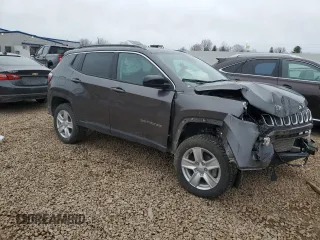 2022 Jeep Compass Latitude with VIN 3C4NJDBB5NT104566, listed as a Copart auction lot 50793525 with 15,817 mi miles and Salvage Title. Bid and sale history available at DreamBid. Image 4.