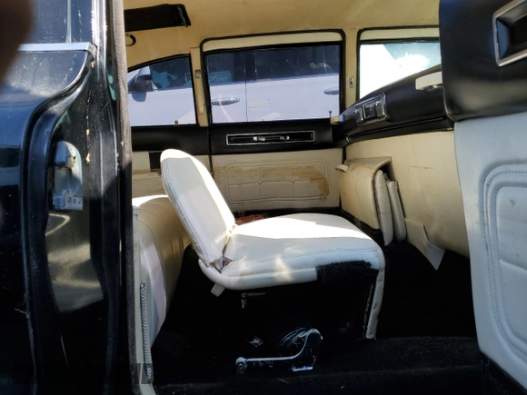 1962 Cadillac Fleetwood z VIN 62R115955, wystawiony jako Copart lot #74818464 z przebiegiem Nie podano mil oraz Szkoda całkowita • Salvage title. Historia ofert i sprzedaży dostępna na DreamBid. Obrazek 10.