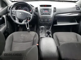 2014 Kia Sorento LX z VIN 5XYKT4A6XEG509539, wystawiony jako Copart lot #60670185 z przebiegiem 164 919 mil mil oraz Czysty tytuł • Clean title. Historia ofert i sprzedaży dostępna na DreamBid. Obrazek 8.