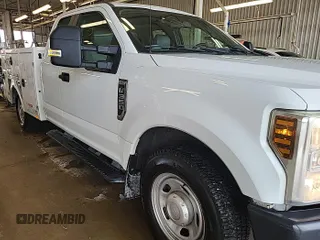 2019 Ford F-350 XL z VIN 1FD7X3A68KEG78527, wystawiony jako IAAI lot #42726904 z przebiegiem 145 652 mil mil oraz . Historia ofert i sprzedaży dostępna na DreamBid. Obrazek 7.