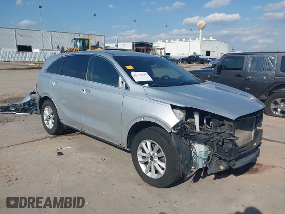 2020 Kia Sorento LX with VIN 5XYPG4A39LG675807, listed as a IAAI auction lot 41871304 with 124,689 mi miles. Bid and sale history available at carsss.com. Image 1.