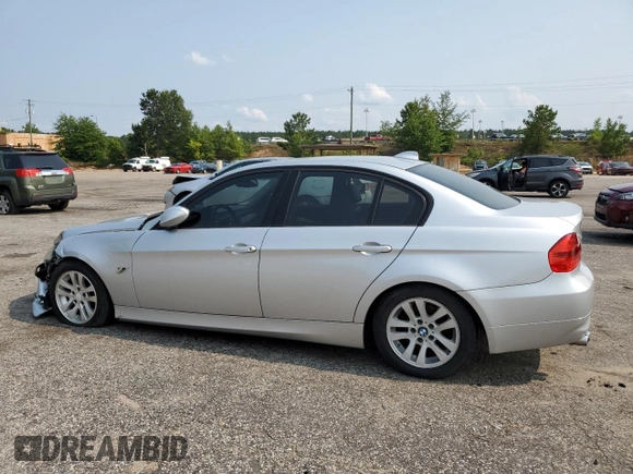 2007 BMW 3 Series 328i z VIN WBAVC53557FZ74918, wystawiony jako Copart lot #56892005 z przebiegiem 184 111 mil mil oraz Szkoda całkowita • Salvage title. Historia ofert i sprzedaży dostępna na DreamBid. Obrazek 2.