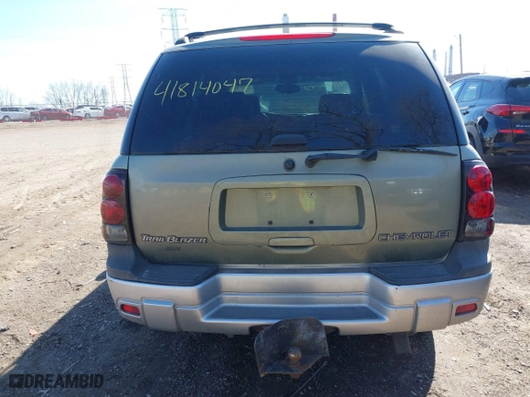 2004 Chevrolet TrailBlazer LS with VIN 1GNDT13S142119527, listed as a IAAI auction lot 41814047 with 210,762 mi miles. Bid and sale history available at carsss.com. Image 17.