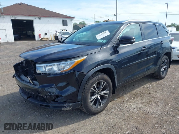 2016 Toyota Highlander XLE z VIN 5TDJKRFH3GS269861, wystawiony jako IAAI lot #42199493 z przebiegiem 94 237 mil mil oraz . Historia ofert i sprzedaży dostępna na DreamBid. Obrazek 19.