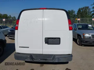 2017 Chevrolet Express Cargo z VIN 1GCWGAFF5H1326857, wystawiony jako IAAI lot #42770203 z przebiegiem Nie podano mil oraz . Historia ofert i sprzedaży dostępna na DreamBid. Obrazek 15.